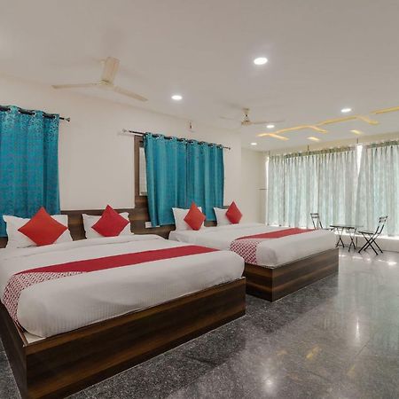 Neema Residency Hotell Anantapur Exteriör bild