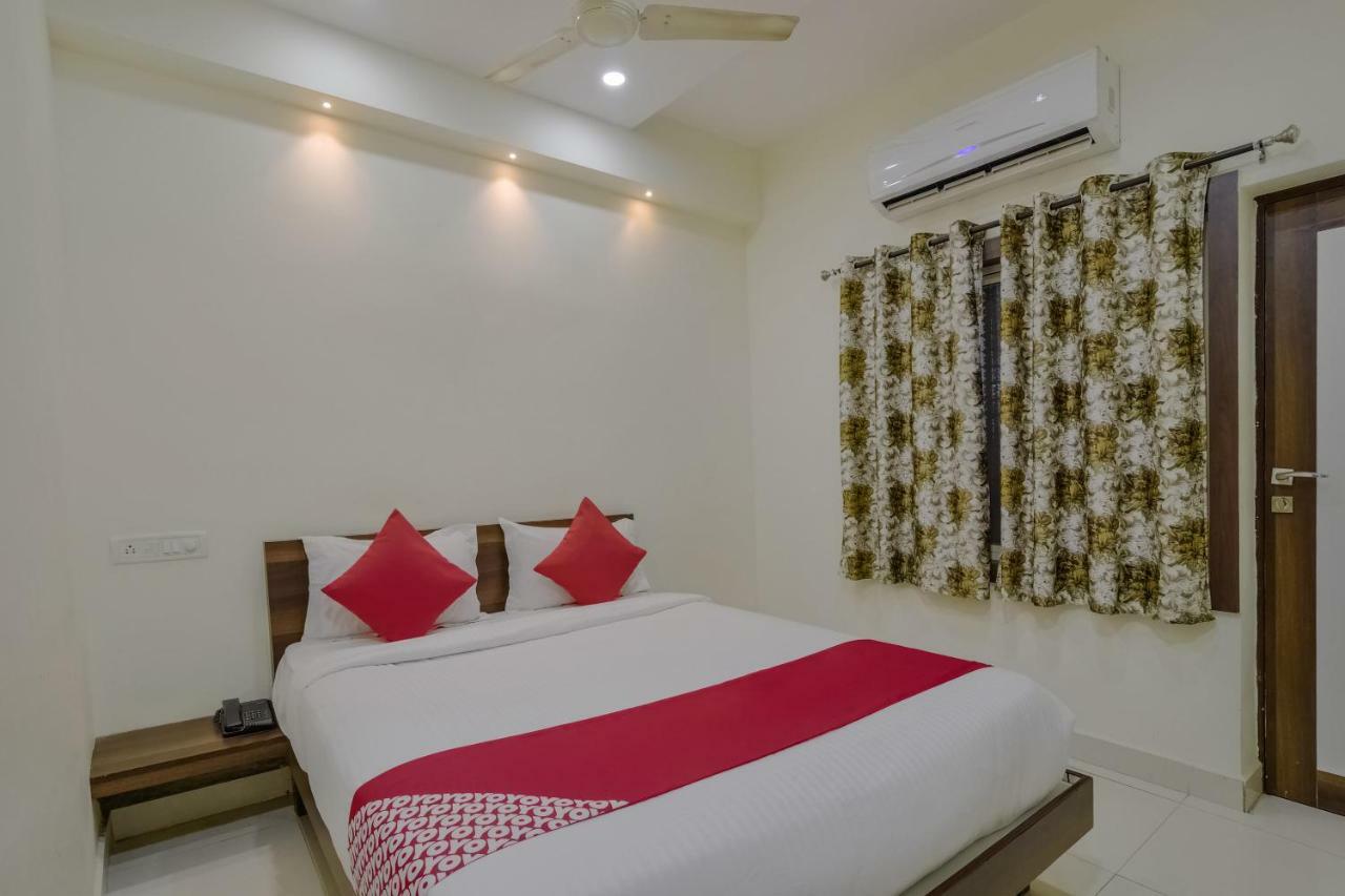 Neema Residency Hotell Anantapur Exteriör bild