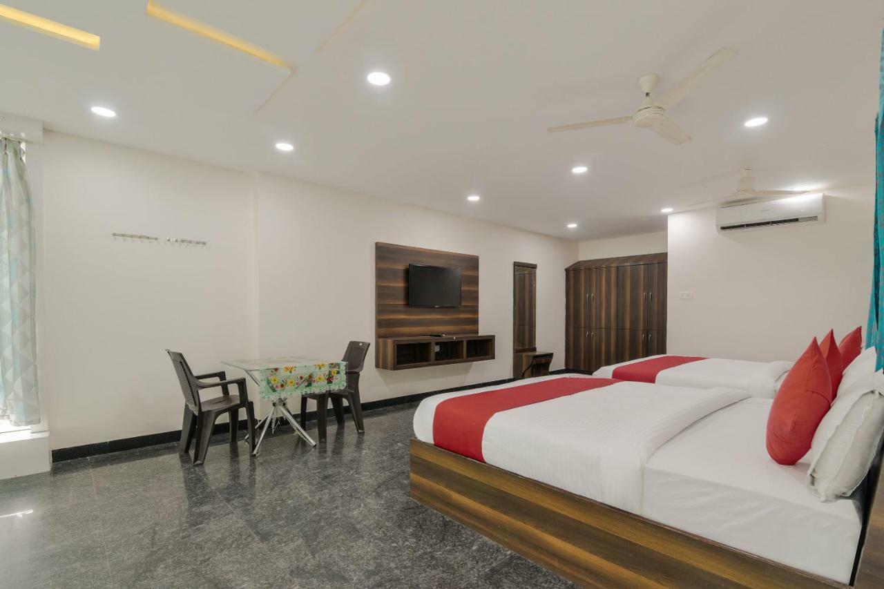 Neema Residency Hotell Anantapur Exteriör bild