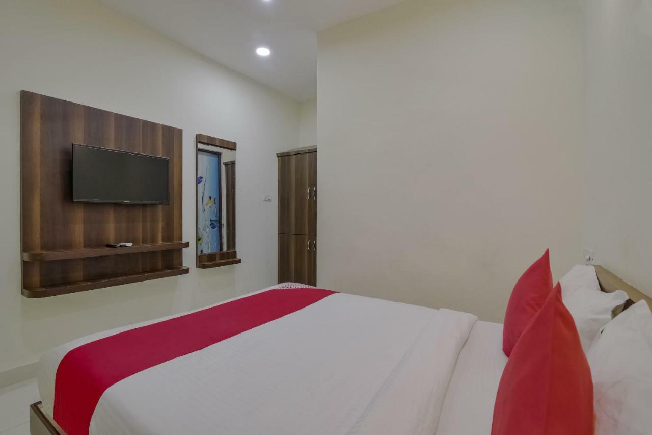 Neema Residency Hotell Anantapur Exteriör bild