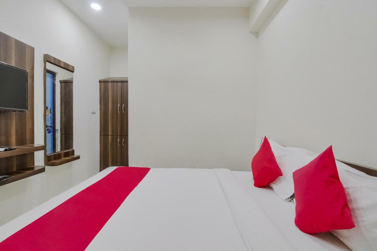 Neema Residency Hotell Anantapur Exteriör bild